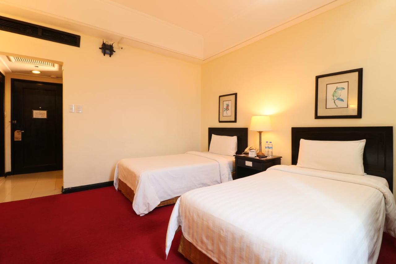 Bayview Park Hotel Manila Bagian luar foto