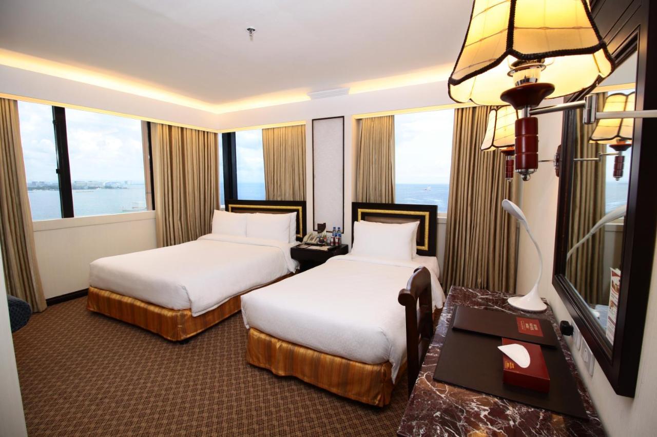 Bayview Park Hotel Manila Bagian luar foto