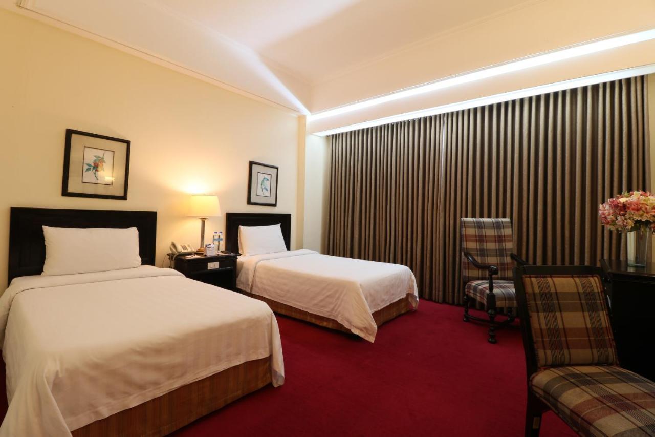 Bayview Park Hotel Manila Bagian luar foto