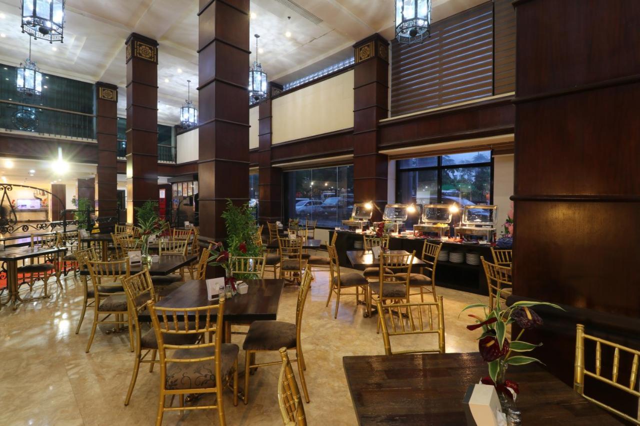 Bayview Park Hotel Manila Bagian luar foto