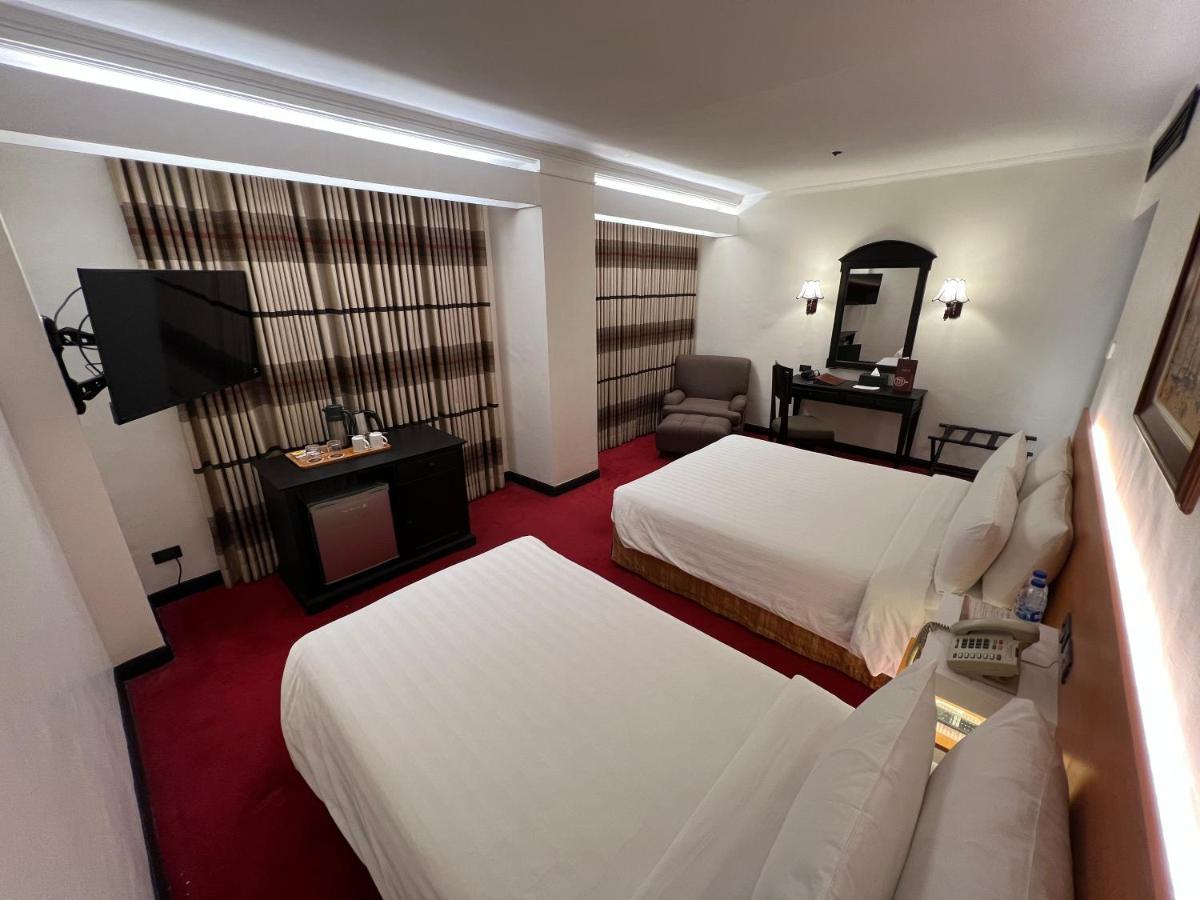 Bayview Park Hotel Manila Bagian luar foto