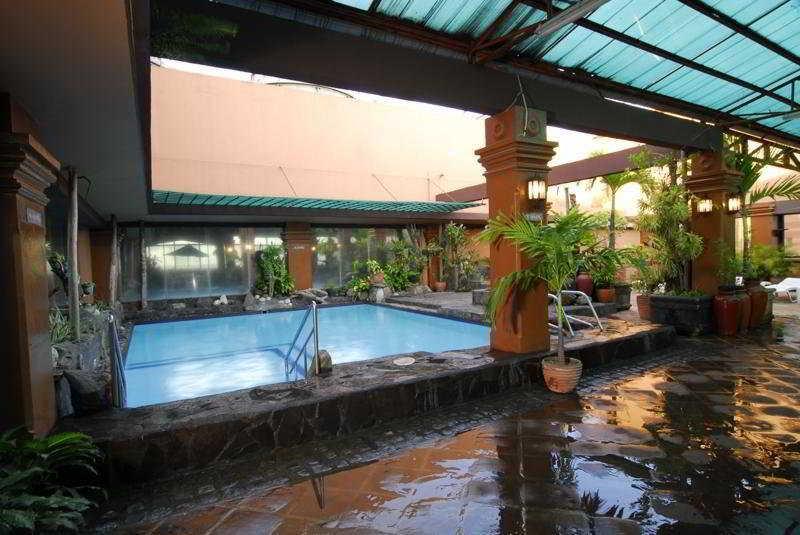 Bayview Park Hotel Manila Bagian luar foto